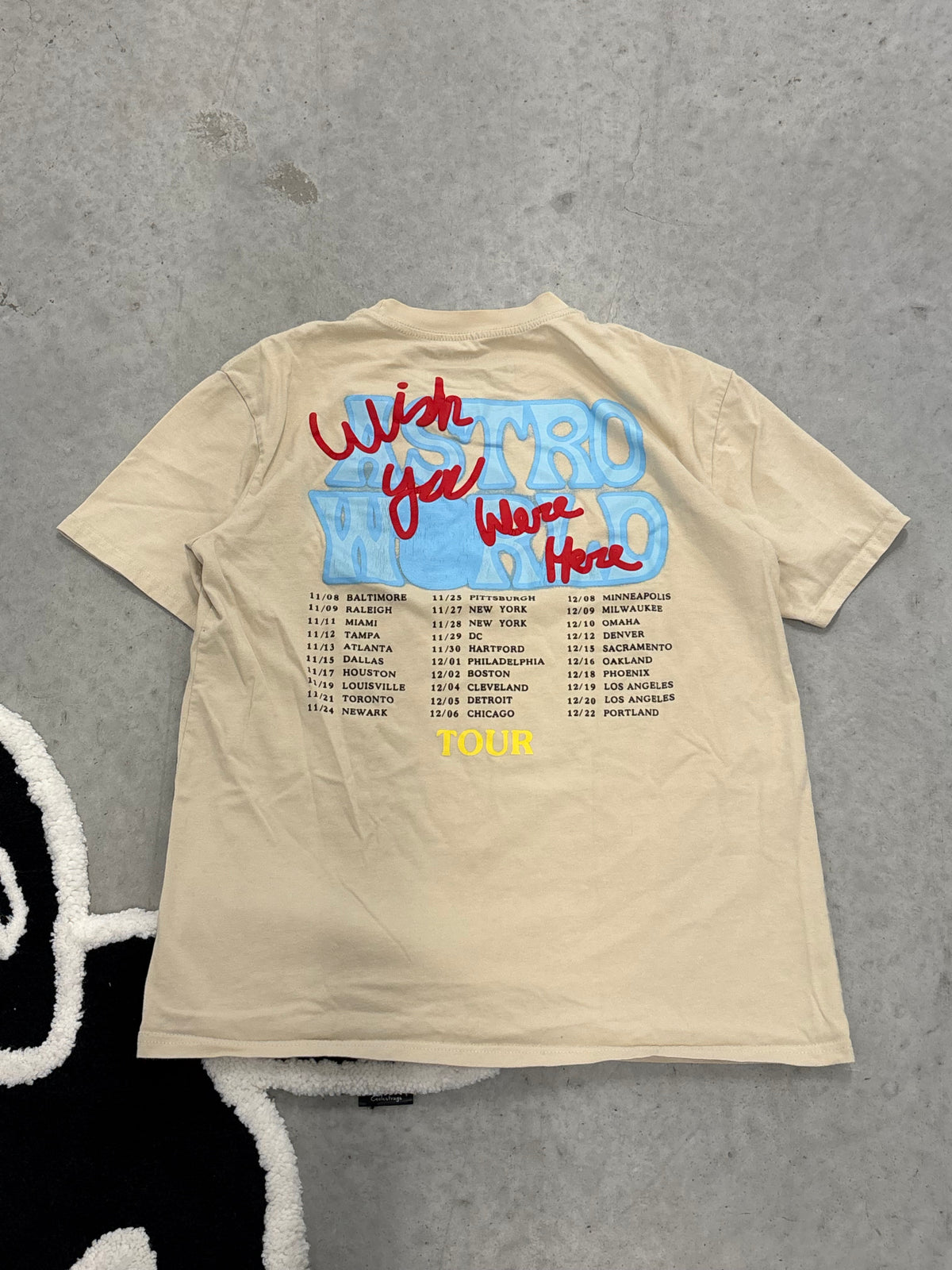 Travis Scott Astro world Wish You Were Here Tour Tee Sz Large (Day 12)