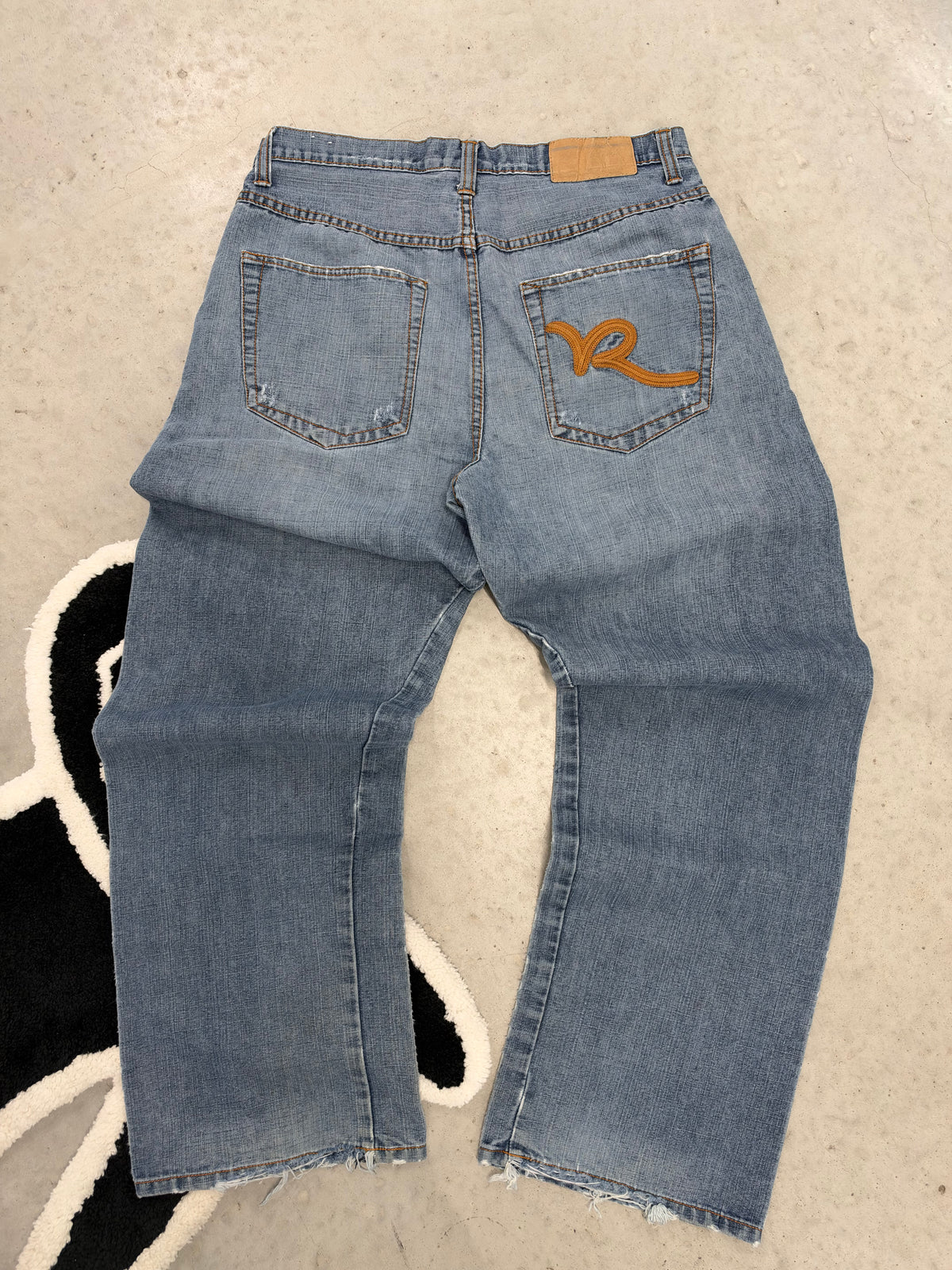 Rocawear Baggy Wide Leg Denim Jeans Medium Wash Embroidered Logo 34x30 Y2K (Day 37)