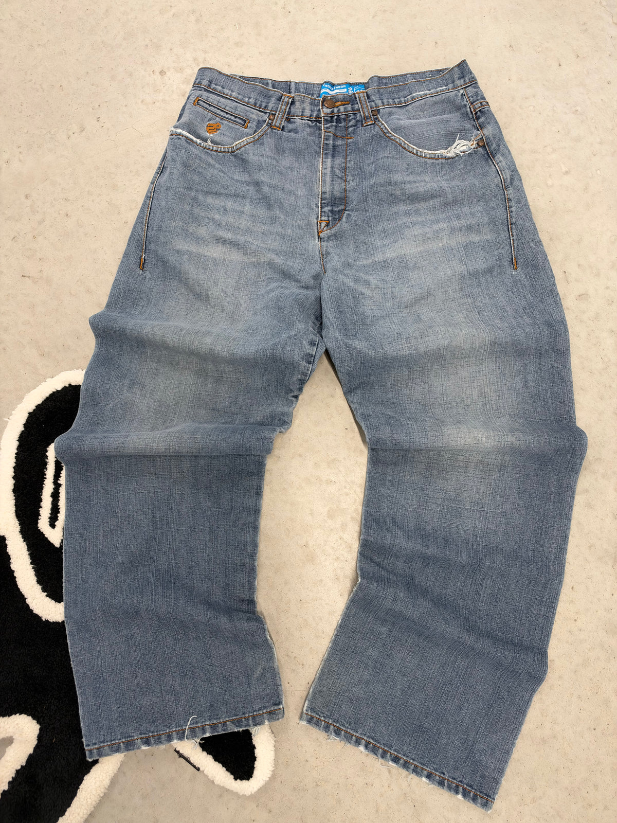Rocawear Baggy Wide Leg Denim Jeans Medium Wash Embroidered Logo 34x30 Y2K (Day 37)