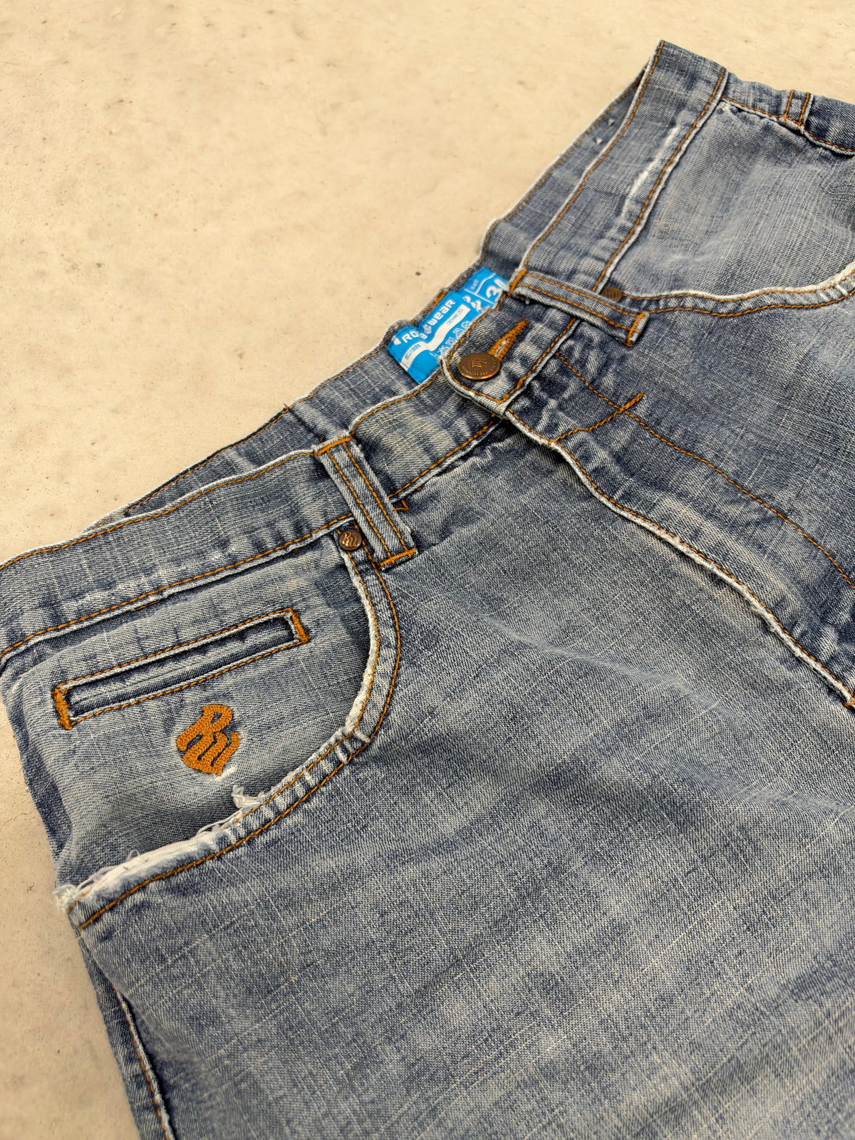 Rocawear Baggy Wide Leg Denim Jeans Medium Wash Embroidered Logo 34x30 Y2K (Day 37)