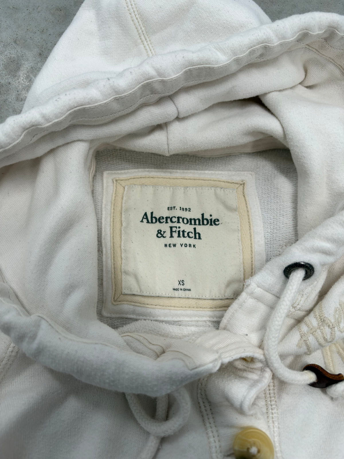 Abercrombie & Fitch Women XS Cream Button Hoodie A&F Logo Y2K Fleece Sweatshirt (Day 34)
