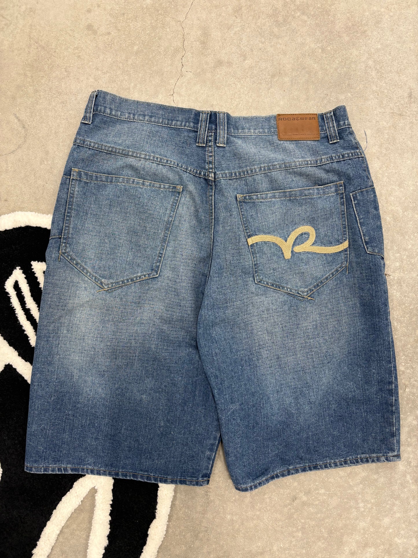 Vintage Rocawear Stonewash Denim Jorts Sz 36