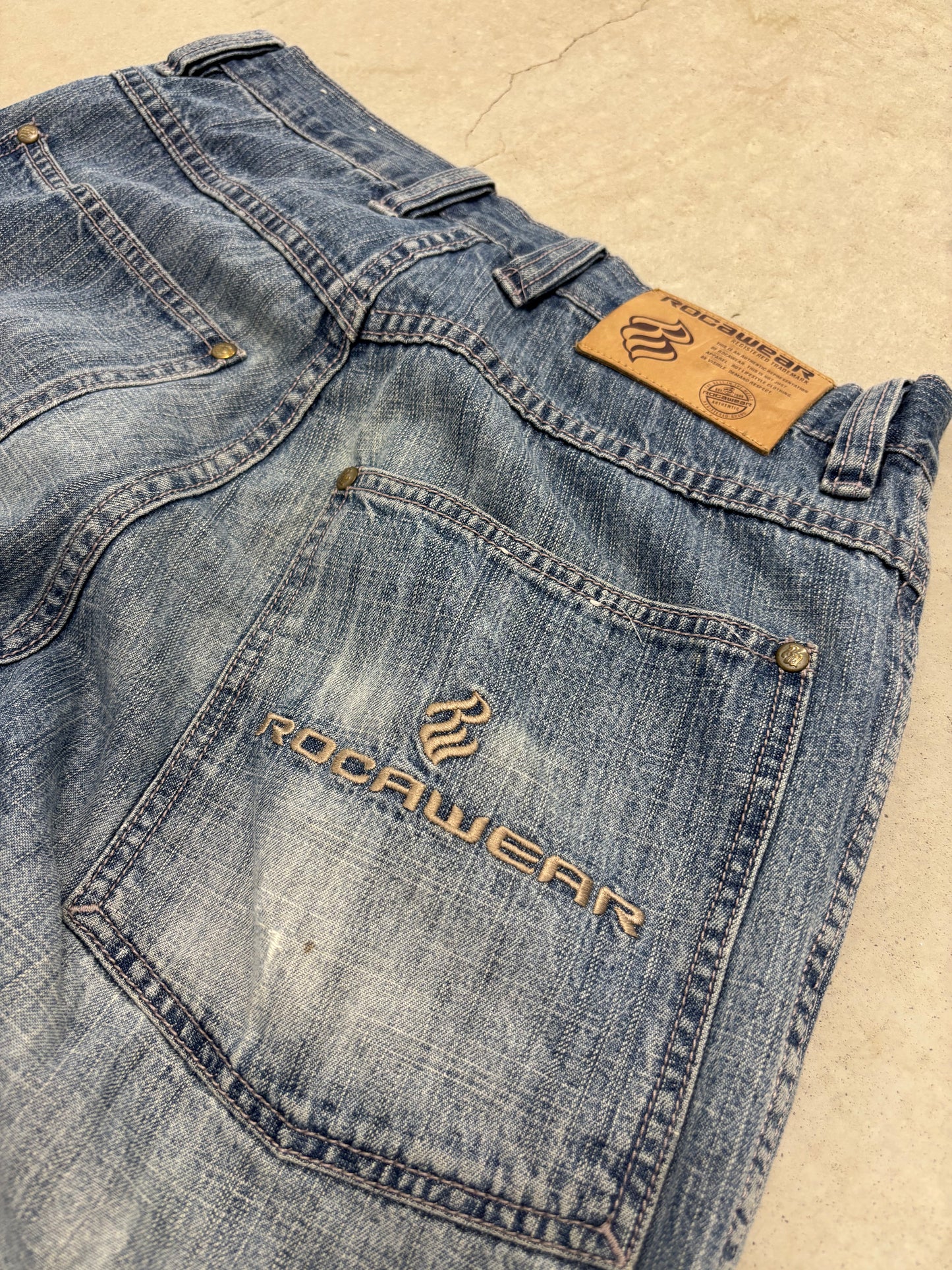 Vintage Rocawear Light Wash Denim Jorts Sz 30