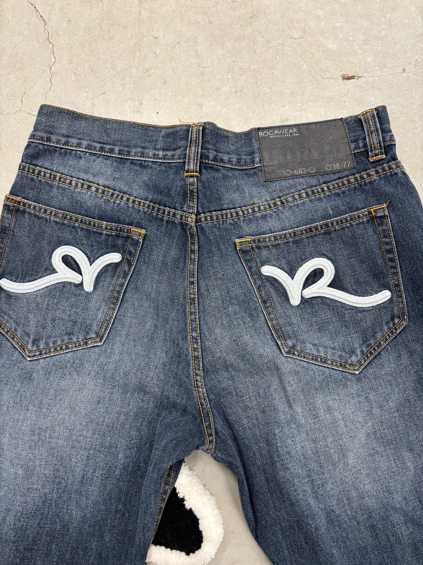 Vintage Rocawear White R Embroidered Jeans Sz 34