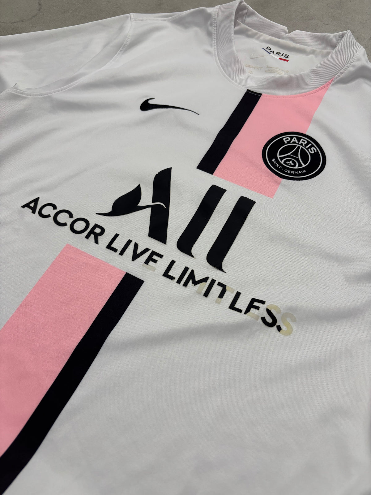 Nike PSG 2021/22 Away Jersey White Pink Sz Large (Day 7)