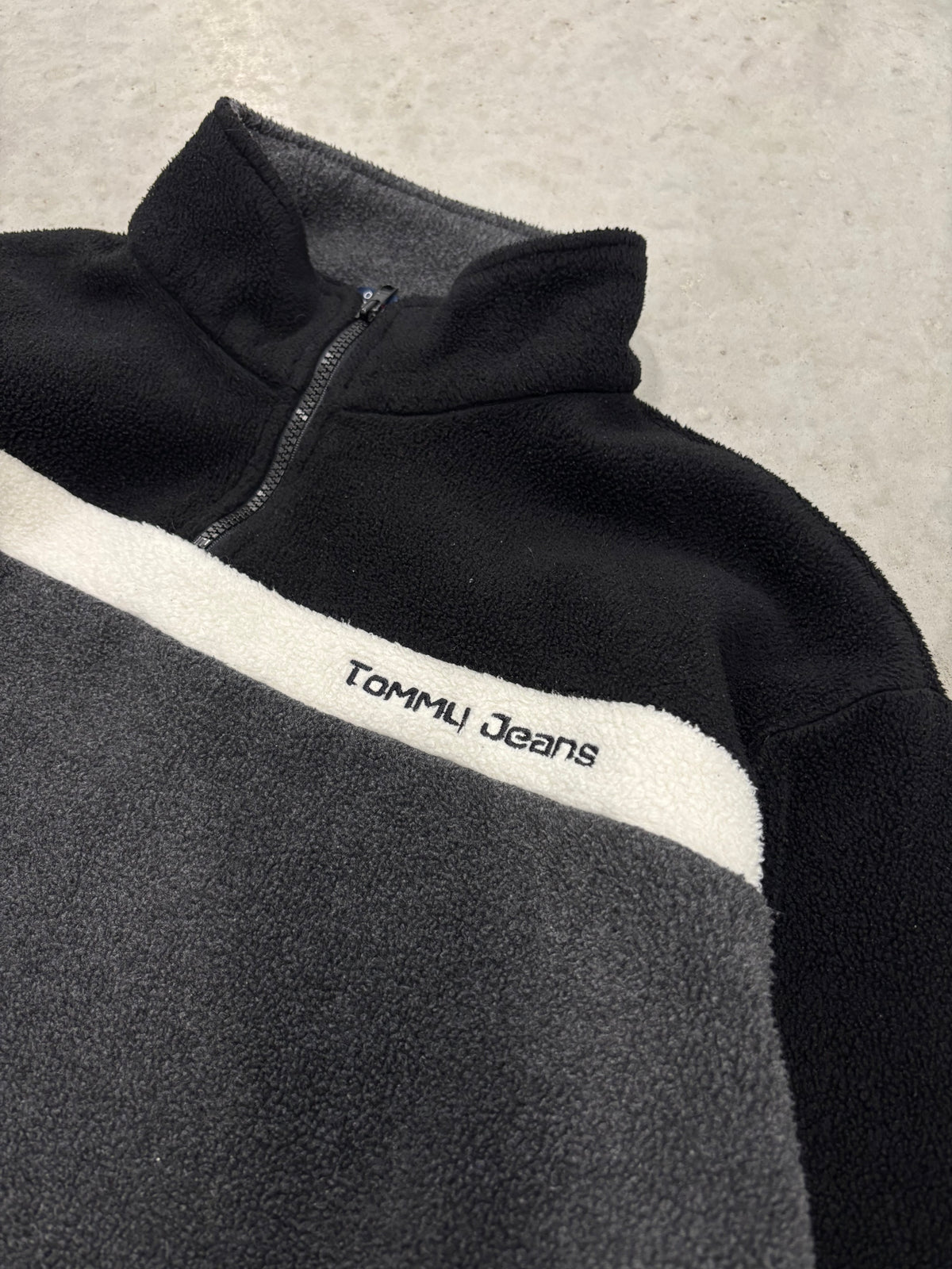 Vintage Tommy Jeans Black & White Fleece Sz Large (Day 19)