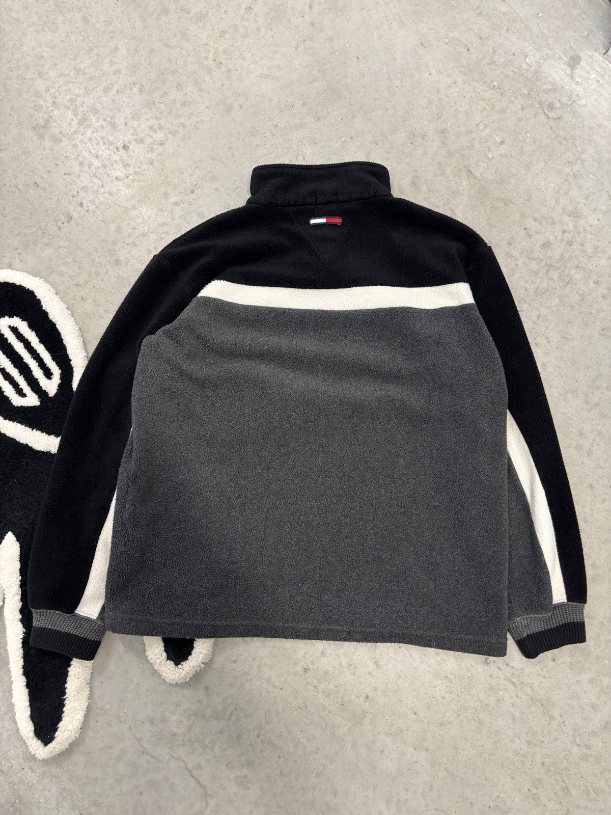 Vintage Tommy Jeans Black & White Fleece Sz Large (Day 19)